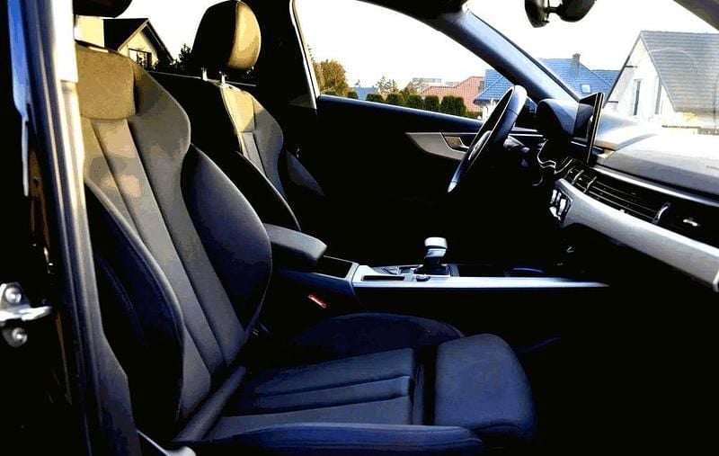 Gebraucht Audi A4 Design 150 PS (110 kW) 2022 Schwarz Limousine