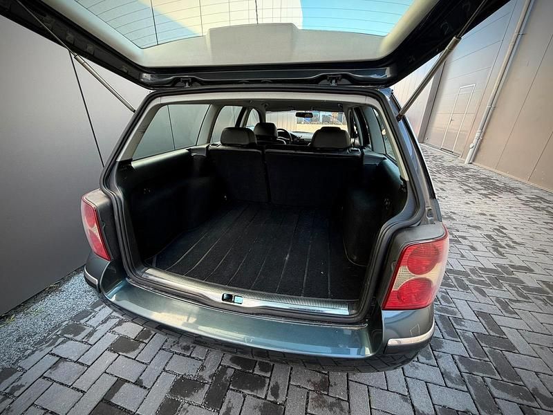 Gebraucht VW Passat Highline 131 PS (96 kW) 2001 Grau Kombi