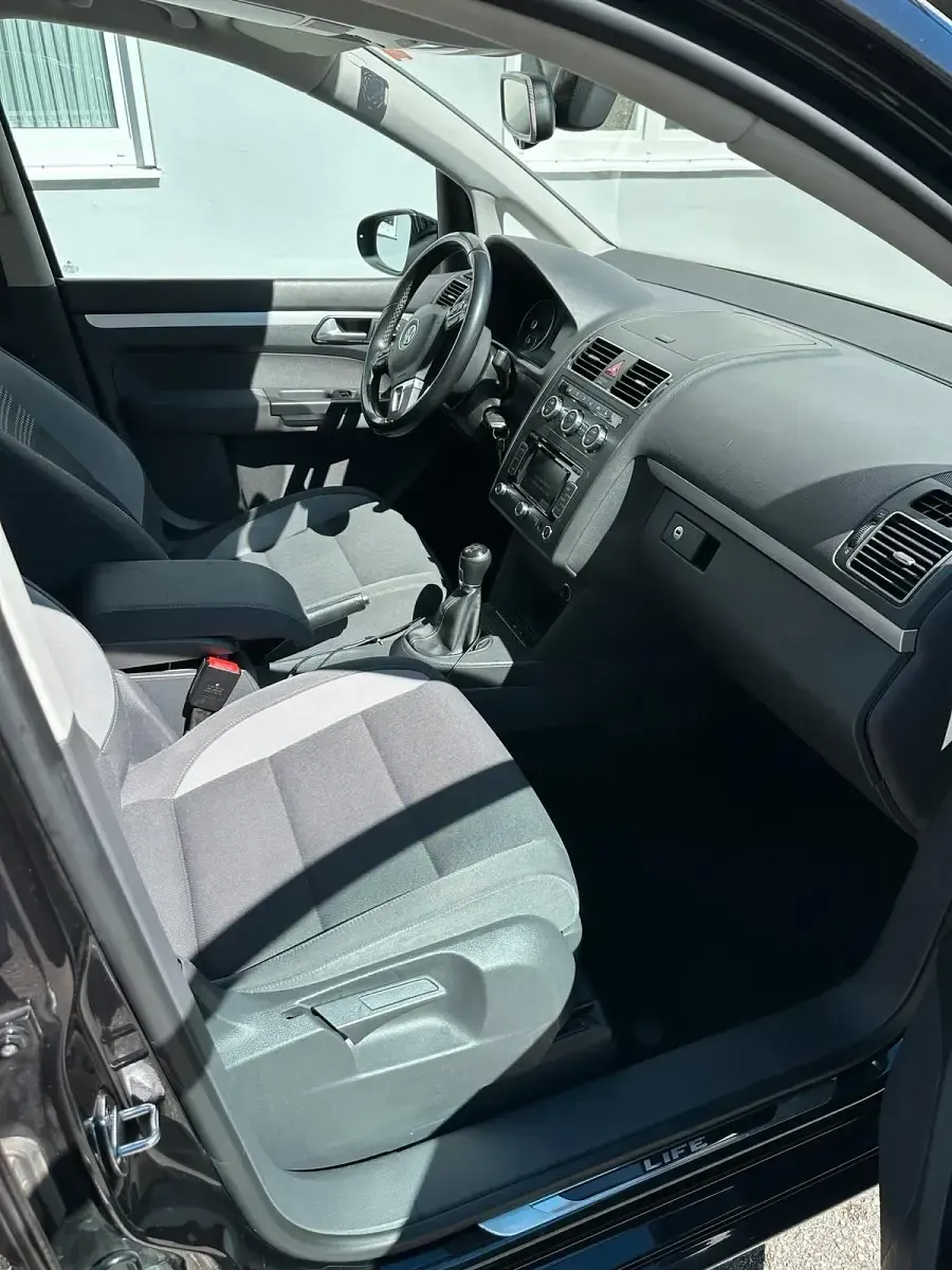 Gebraucht VW Touran 105 PS (77 kW) 2013 Schwarz Van / Kleinbus