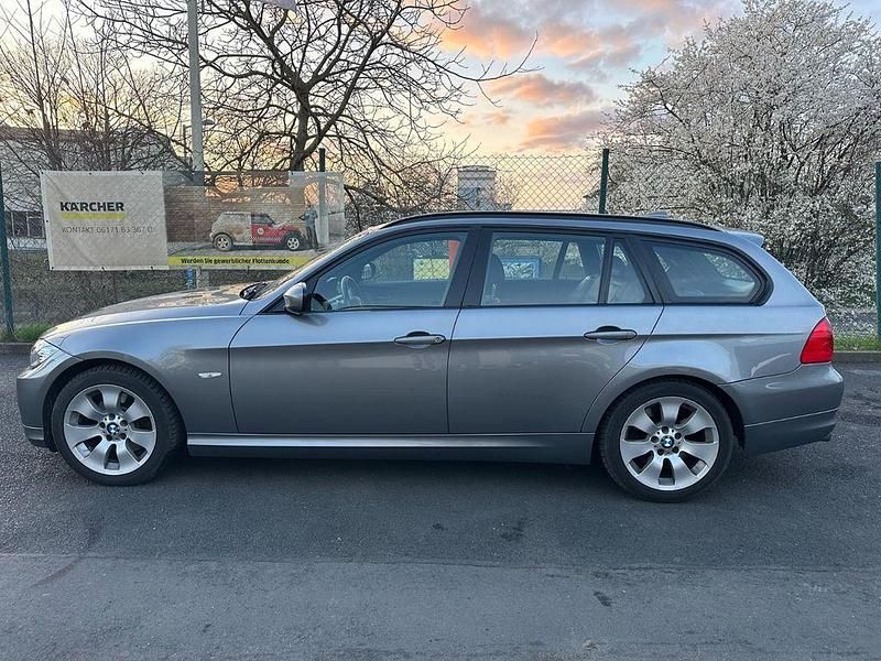 Gebraucht BMW 330 Comfort Edition 245 PS (180 kW) 2010 Grau Kombi