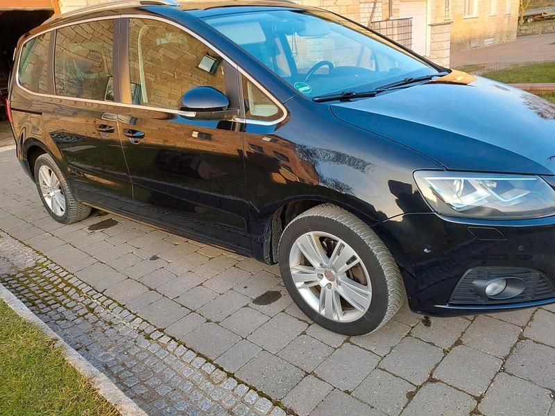 Schwarz Gebraucht 2013 Seat Alhambra Van / Kleinbus | 11.499 € (Fairer Preis) - Bild 1/4