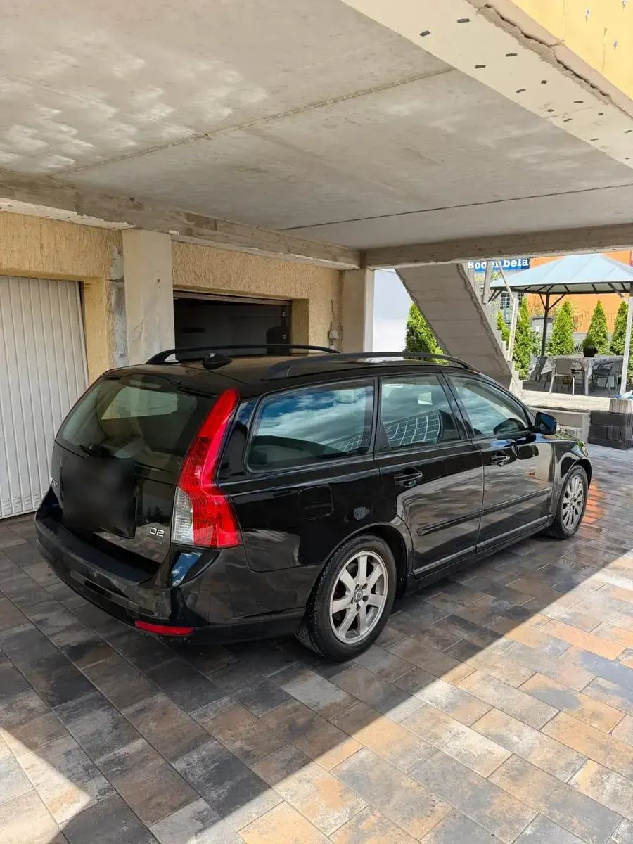 Gebraucht Volvo V50 131 PS (96 kW) 2010 Schwarz Kombi
