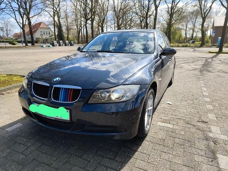 Gebraucht BMW 320 170 PS (125 kW) 2008 Blau Limousine
