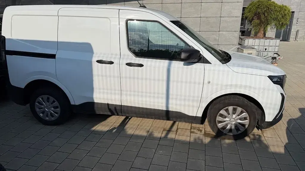 Gebraucht Ford Transit 99 PS (72 kW) 2025 Weiß Van / Kleinbus