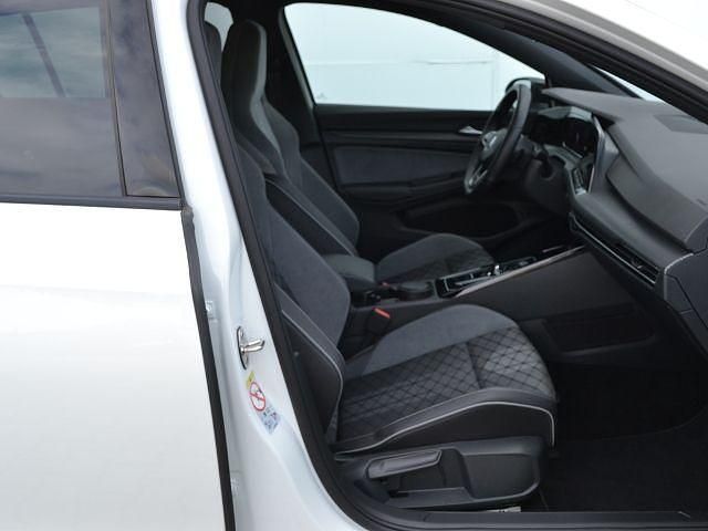 Gebraucht VW Golf VIII Style 190 PS (139 kW) 2022 Weiß (oryxweiß perlmutteffekt) Kombi