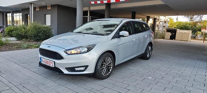 Grau Gebraucht 2016 Ford Focus Basis Limousine | 4.000 € (Guter Preis) - Bild 1/4
