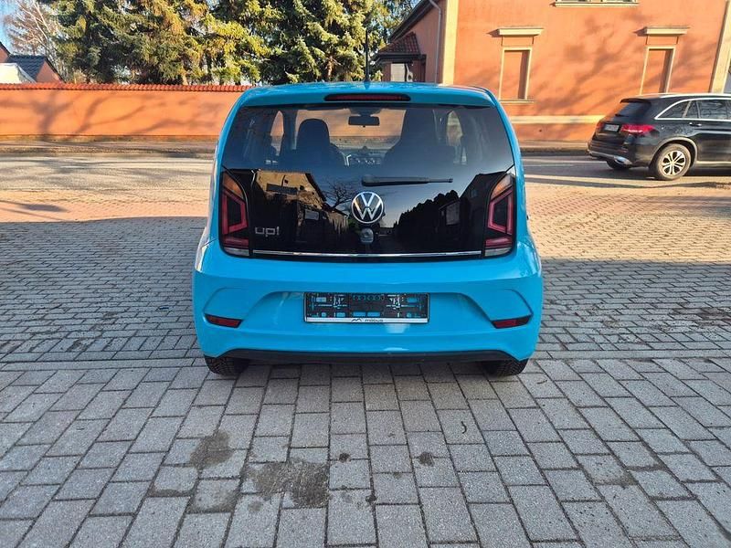 Second-hand VW up! Active 65 CP (47 kW) 2021 Albastru Hatchback