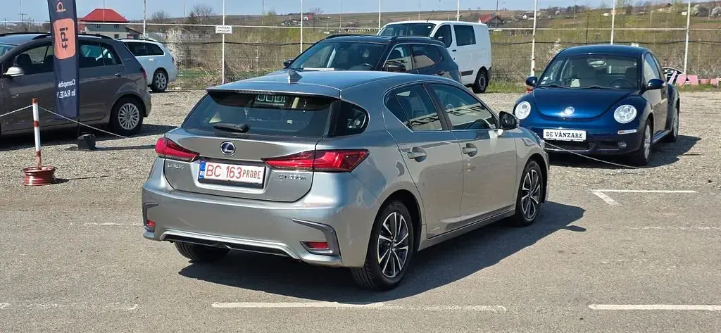 Gebraucht Lexus CT200h 136 PS (100 kW) 2018 Grau Limousine