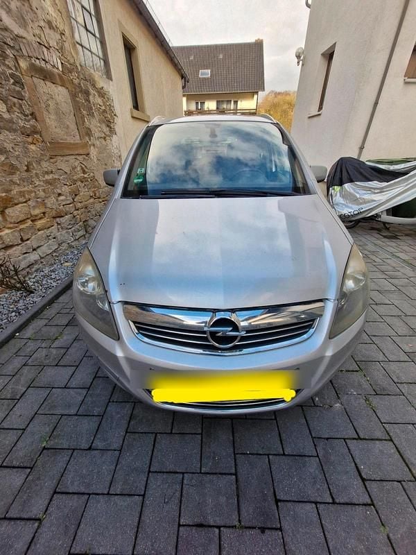 Silber Gebraucht 2010 Opel Zafira Van / Kleinbus | 2.490 € (Guter Preis) - Bild 1/4