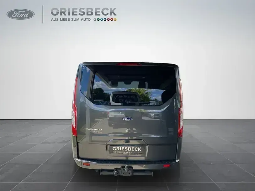 Gebraucht Ford Tourneo Custom Titanium 170 PS (125 kW) 2023 Magneticgrau (metallic) (metallic) Van