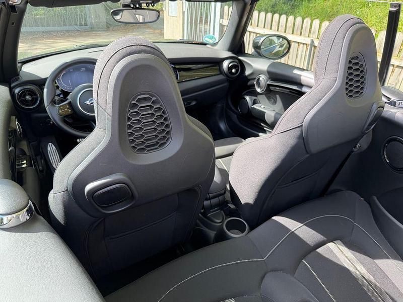 Second-hand Mini John Cooper Works 231 CP (169 kW) 2024 Negru Hatchback