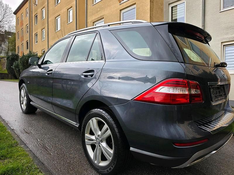 Gebraucht Mercedes ML250 204 PS (150 kW) 2012 Grau SUV