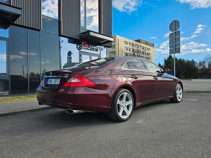 Rot Gebraucht 2006 Mercedes CLS320 Coupé | 12.900 € (Fairer Preis) - Bild 1/4
