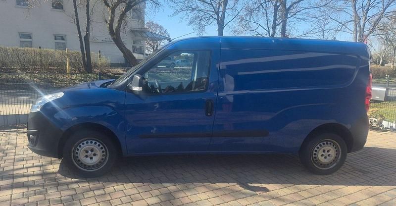 Second-hand Opel Combo 90 CP (66 kW) 2016 Albastru Monovolum