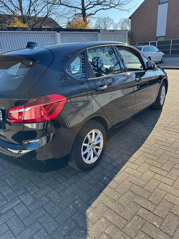 Gebraucht BMW 216 Active Tourer Advantage 102 PS (75 kW) 2017 Schwarz Van / Kleinbus