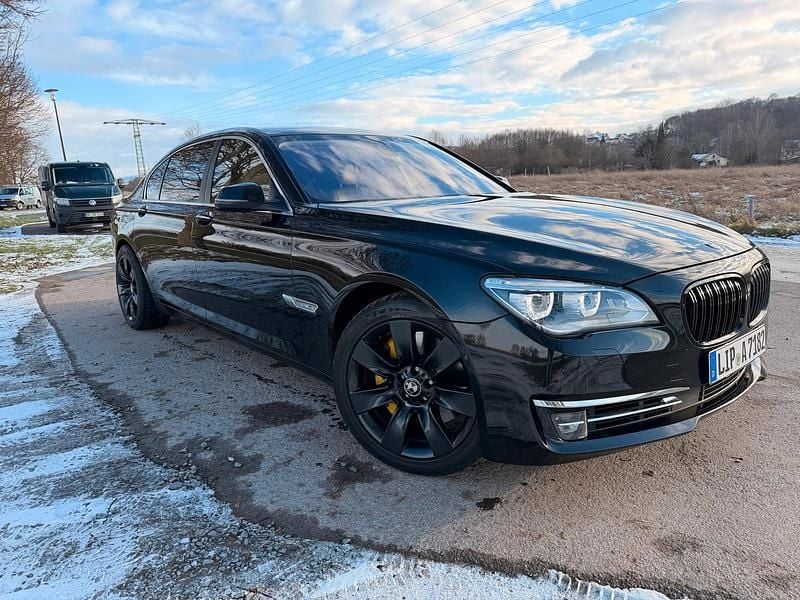 Schwarz Gebraucht 2012 BMW 750 Limousine | 15.300 € - Bild 1/4