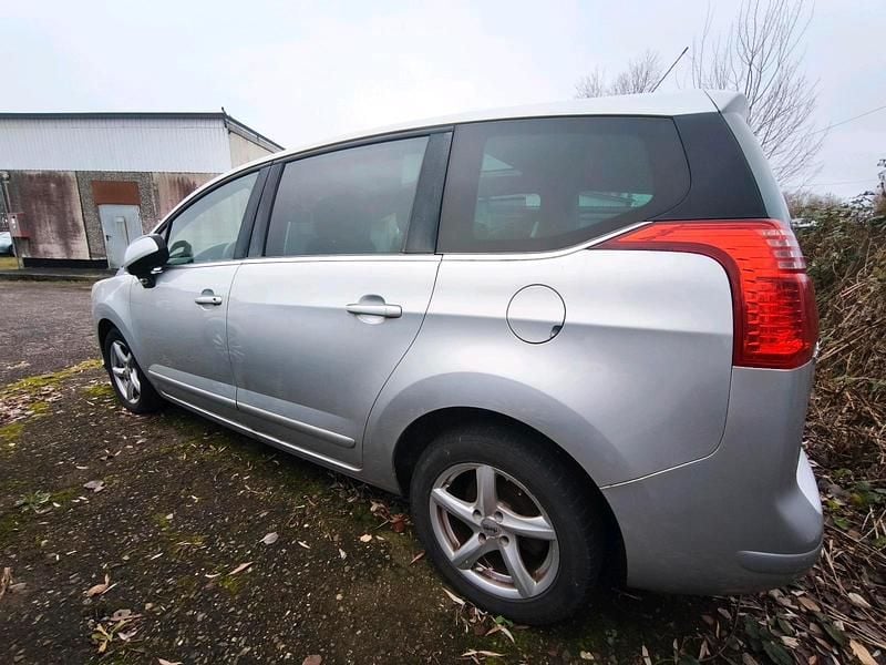 Gebraucht Peugeot 5008 150 PS (110 kW) 2012 Grau Van / Kleinbus