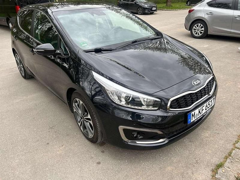 Schwarz Gebraucht 2015 Kia Ceed Platinum Edition Limousine | 7.800 € (Superpreis) - Bild 1/4