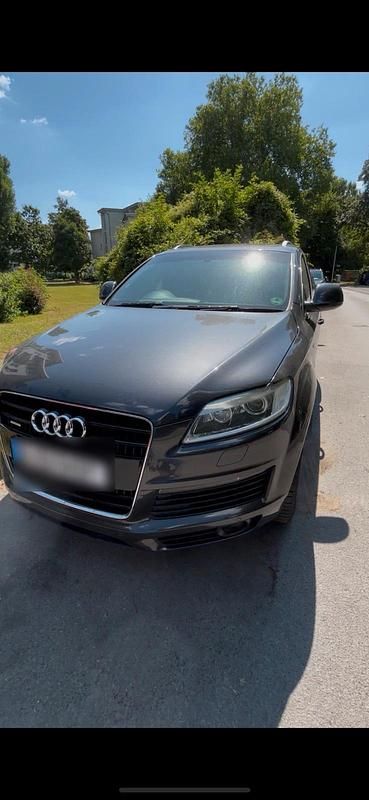Grau Gebraucht 2007 Audi Q7 SUV | 6.850 € - Bild 1/4