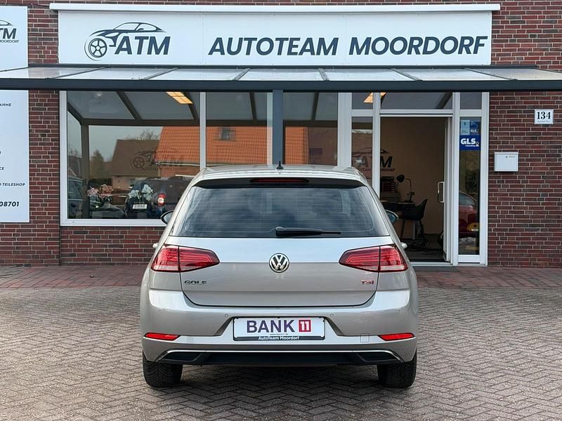 Gebraucht VW Golf VII Comfortline 122 PS (89 kW) 2018 Grau Limousine