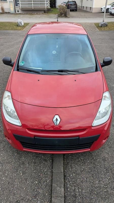 Second-hand Renault Clio II Expression 75 CP (55 kW) 2010 Roșu Berlinǎ