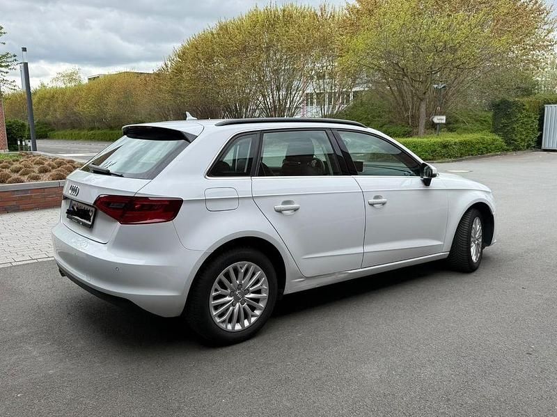 Second-hand Audi A3 Ambiente 105 CP (77 kW) 2014 Alb Berlinǎ