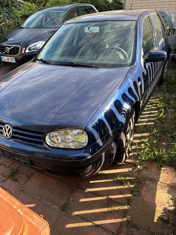 Blau Gebraucht 2000 VW Golf IV Limousine | 1.300 € (Fairer Preis) - Bild 1/4