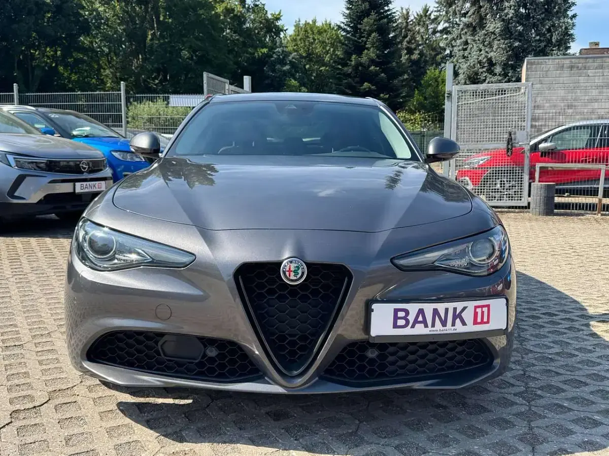 Gebraucht Alfa Romeo Giulia 160 PS (117 kW) 2021 Colore esterno Limousine