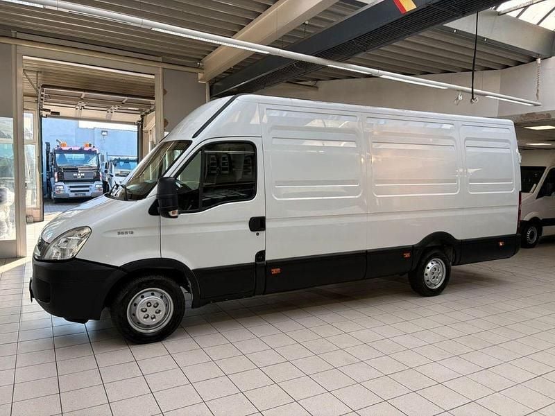 Gebraucht Iveco Daily 126 PS (92 kW) 2011 Weiß Van / Kleinbus