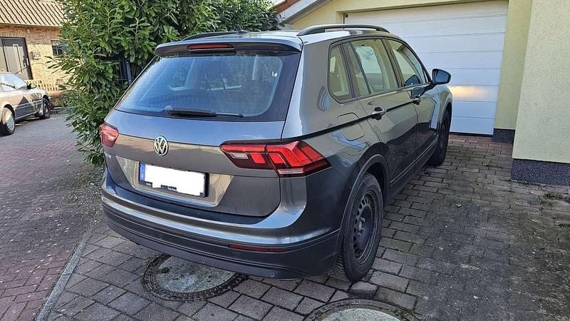 Gebraucht VW Tiguan Trendline 116 PS (85 kW) 2018 Grau SUV