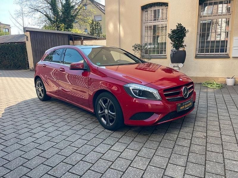 Gebraucht Mercedes A200 156 PS (114 kW) 2013 Rot Limousine