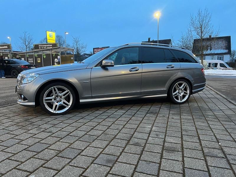 Grau Gebraucht 2009 Mercedes C250 Kombi | 11.750 € (Teuer) - Bild 1/4