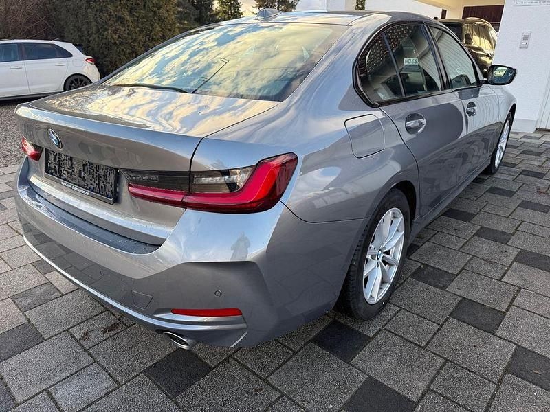 Gebraucht BMW 320 190 PS (139 kW) 2023 Grau Limousine