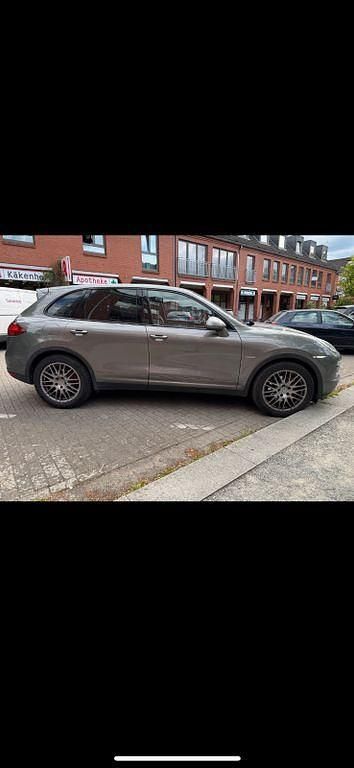 Grau Gebraucht 2010 Porsche Cayenne SUV | 15.300 € (Fairer Preis) - Bild 1/4