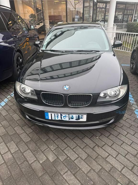Gebraucht BMW 116 122 PS (89 kW) 2008 Schwarz Kleinwagen