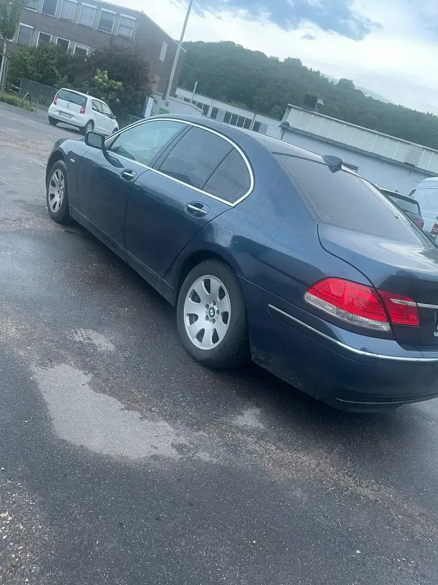 Second-hand BMW 730 2006 Albastru Berlinǎ