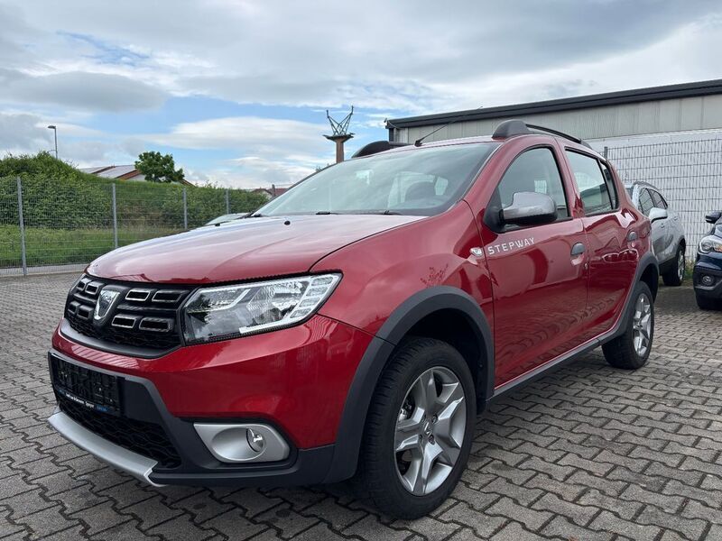 Rot Gebraucht 2017 Dacia Sandero Prestige Kleinwagen | 10.500 € (Fairer Preis) - Bild 1/4