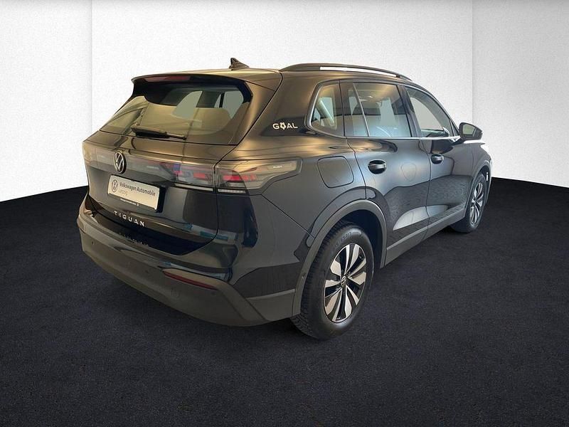 Gebraucht VW Tiguan Goal 150 PS (110 kW) 2025 Schwarz SUV