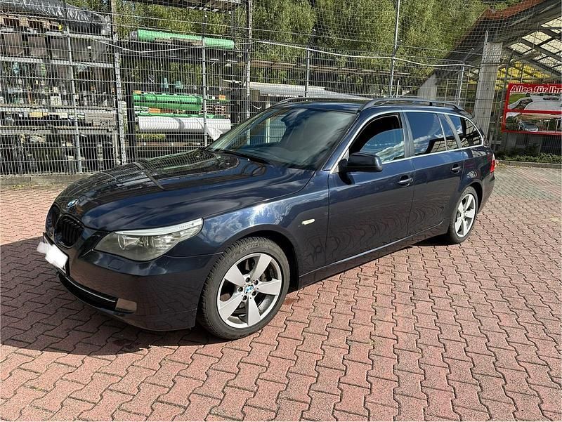 Blau Gebraucht 2009 BMW 530 Kombi | 4.900 € (Guter Preis) - Bild 1/4