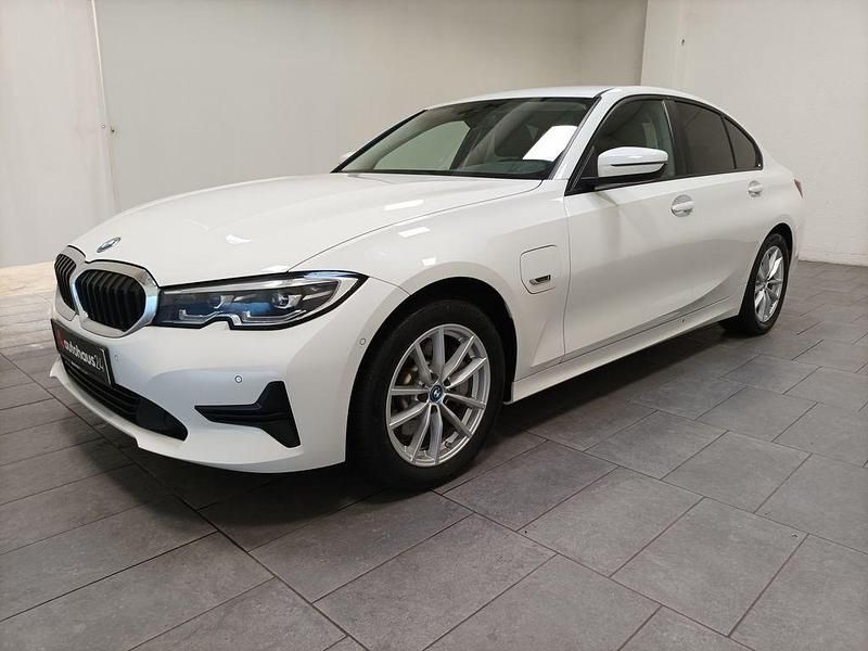 Gebraucht BMW 330e Advantage 252 PS (185 kW) 2021 Weiß Limousine