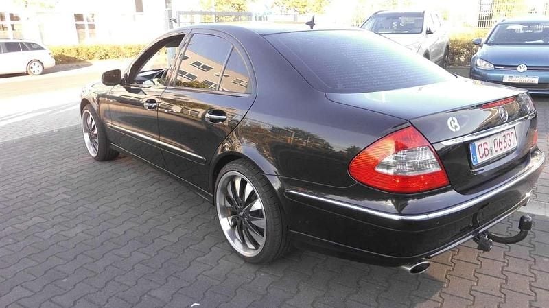 Gebraucht Mercedes E280 Elegance 190 PS (139 kW) 2008 Schwarz Limousine