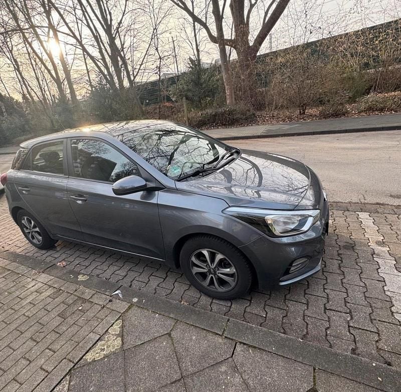 Gebraucht Hyundai i20 Active 101 PS (74 kW) 2018 Grau Kleinwagen
