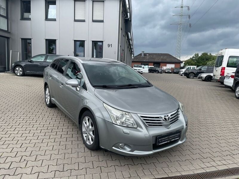 Gebraucht Toyota Avensis Executive 150 PS (110 kW) 2010 Silber Kombi