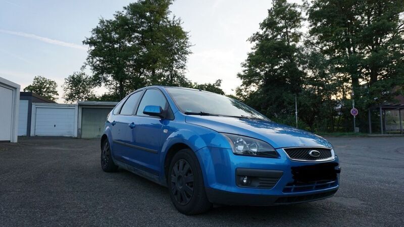 Blau Gebraucht 2006 Ford Focus Sport Limousine | 1.300 € (Fairer Preis) - Bild 1/4
