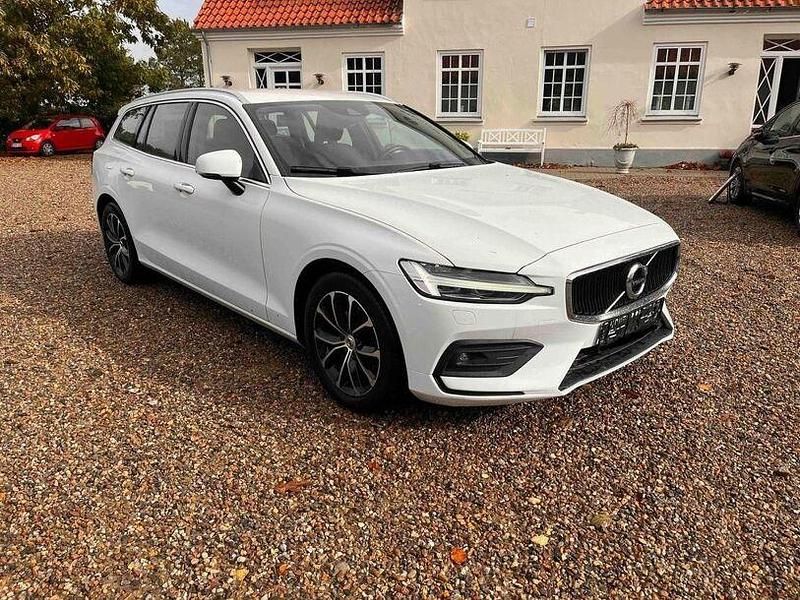 Gebraucht Volvo V60 Momentum 197 PS (144 kW) 2021 Weiß Kombi
