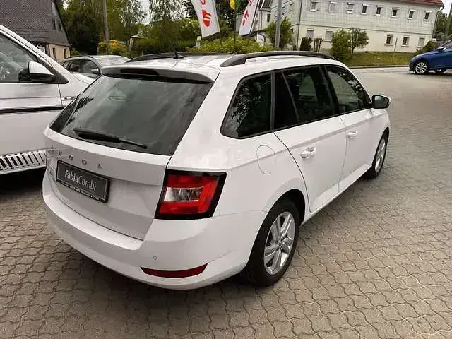 Gebraucht Skoda Fabia Ambition 95 PS (69 kW) 2021 Candyweiss Kleinwagen