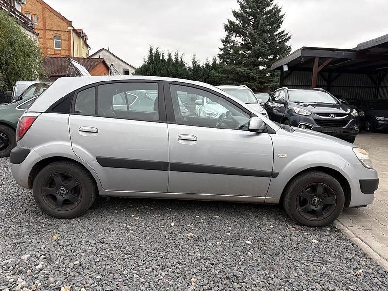 Gebraucht Kia Rio EX 110 PS (80 kW) 2007 Silber Limousine