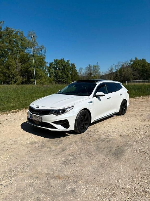 Weiß Gebraucht 2020 Kia Optima Hybrid Spirit Limousine | 22.999 € (Teuer) - Bild 1/4