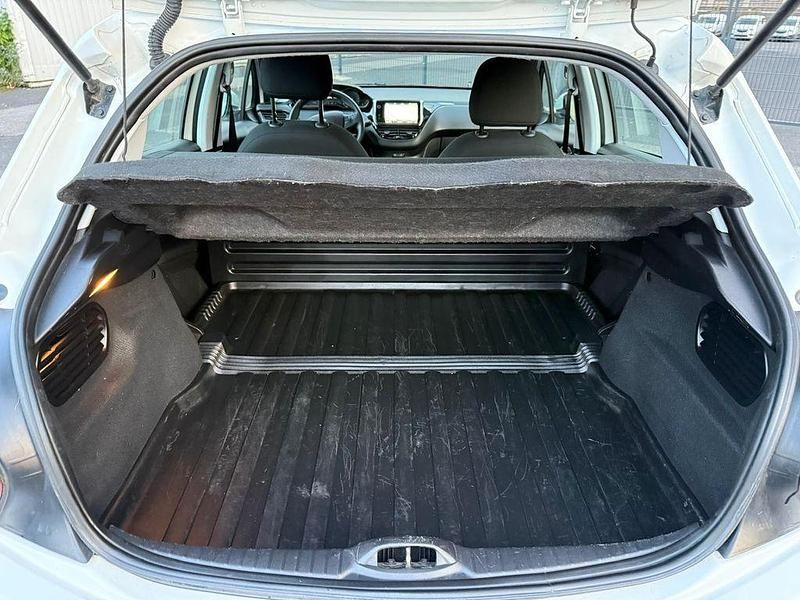 Gebraucht Peugeot 208 102 PS (75 kW) 2019 Weiß Kleinwagen