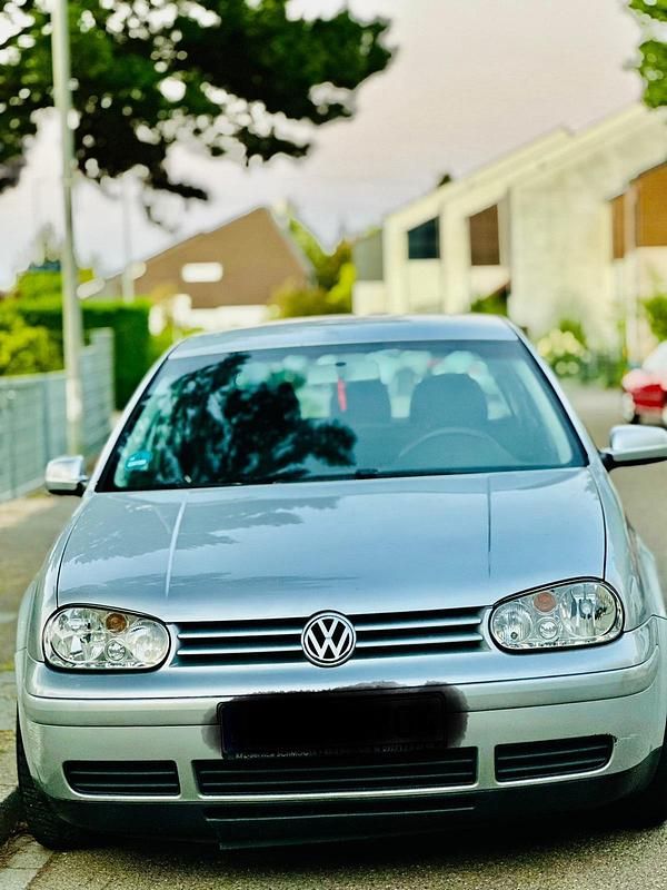 Silber Gebraucht 2003 VW Golf IV Kleinwagen | 1.250 € (Fairer Preis) - Bild 1/4